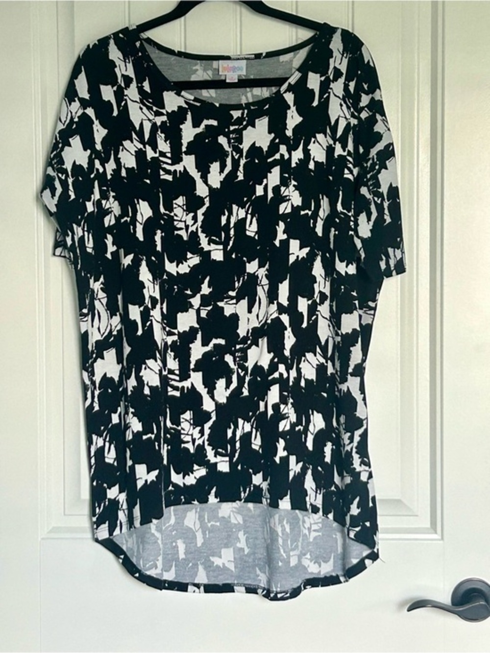 LuLaRoe Black and White Abstract Short Sleeve Tunic